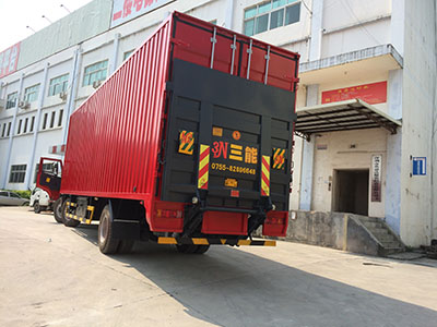 廂式貨車帶尾板，貨物運輸?shù)男逻x擇